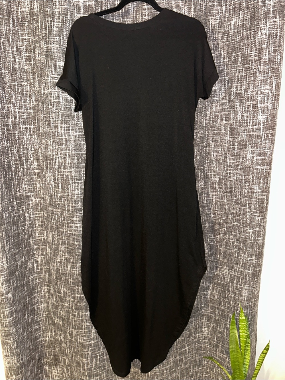 Black Short-Sleeve T-Shirt Dress with slits on the sides - Picture 4 of 4